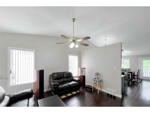 180 Bussieres Drive, Fort Mcmurray, AB - Indoor Photo Showing Living Room