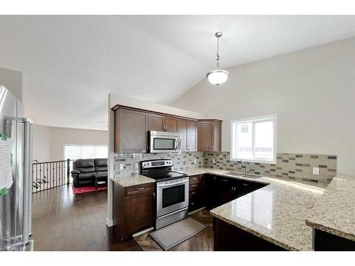 180 Bussieres Drive, Fort Mcmurray, AB - Indoor Photo Showing Kitchen With Upgraded Kitchen