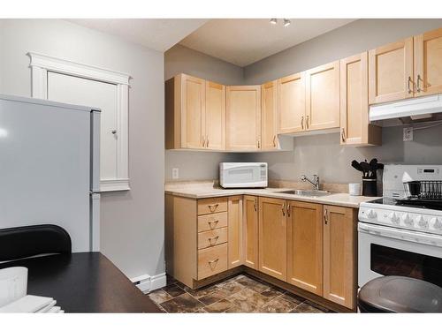 176 Mountain Avens Crescent, Fort Mcmurray, AB - Indoor Photo Showing Kitchen