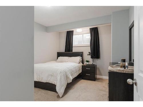 176 Mountain Avens Crescent, Fort Mcmurray, AB - Indoor Photo Showing Bedroom