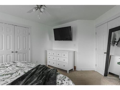 176 Mountain Avens Crescent, Fort Mcmurray, AB - Indoor Photo Showing Bedroom