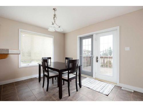 498 Pacific Crescent, Fort Mcmurray, AB - Indoor Photo Showing Dining Room