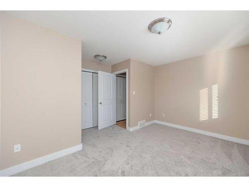 498 Pacific Crescent, Fort Mcmurray, AB - Indoor Photo Showing Other Room