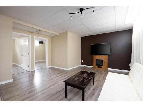 498 Pacific Crescent, Fort Mcmurray, AB - Indoor Photo Showing Other Room