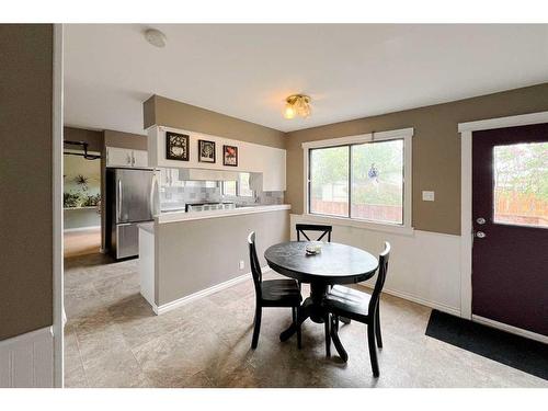 160 Wapiti Crescent, Fort Mcmurray, AB - Indoor Photo Showing Dining Room