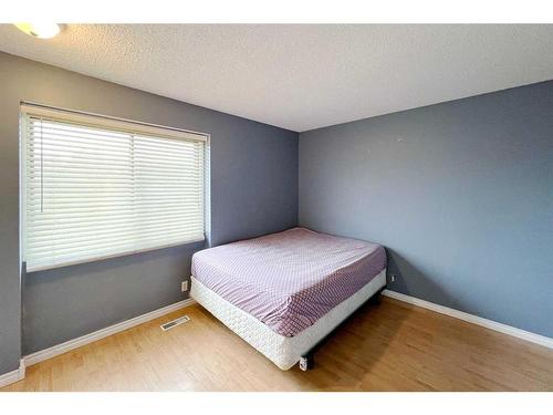 160 Wapiti Crescent, Fort Mcmurray, AB - Indoor Photo Showing Bedroom