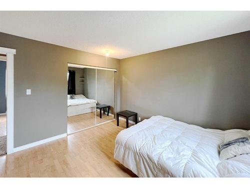 160 Wapiti Crescent, Fort Mcmurray, AB - Indoor Photo Showing Bedroom