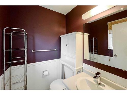 160 Wapiti Crescent, Fort Mcmurray, AB - Indoor Photo Showing Bathroom