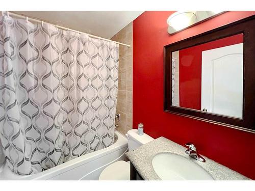 160 Wapiti Crescent, Fort Mcmurray, AB - Indoor Photo Showing Bathroom