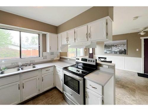 160 Wapiti Crescent, Fort Mcmurray, AB - Indoor Photo Showing Kitchen With Double Sink