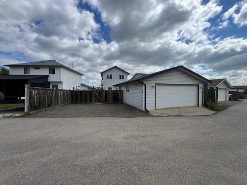 190 Campbell Crescent, Fort Mcmurray, AB - Indoor Photo Showing Other Room