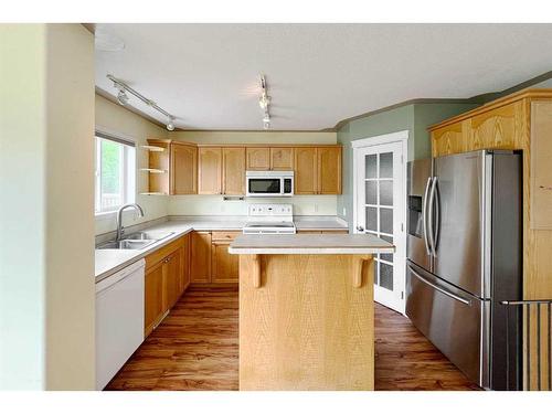 190 Campbell Crescent, Fort Mcmurray, AB - Indoor Photo Showing Kitchen With Double Sink