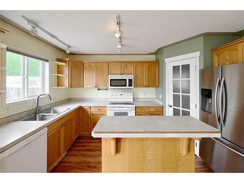 190 Campbell Crescent, Fort Mcmurray, AB - Indoor Photo Showing Kitchen With Double Sink