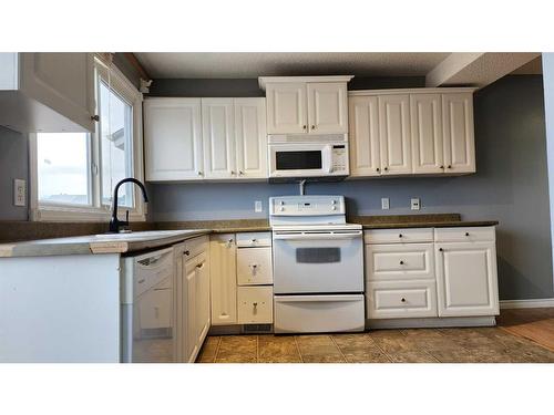 106 Wylie Place, Fort Mcmurray, AB - Indoor Photo Showing Kitchen