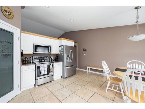 221 Waniandy Way, Fort Mcmurray, AB - Indoor Photo Showing Kitchen