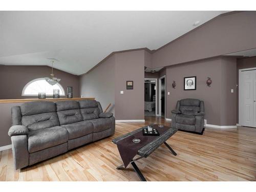 221 Waniandy Way, Fort Mcmurray, AB - Indoor Photo Showing Living Room