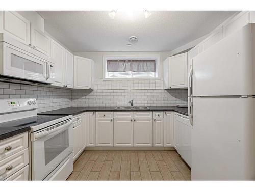 292 Starling Street, Fort Mcmurray, AB - Indoor Photo Showing Kitchen With Double Sink