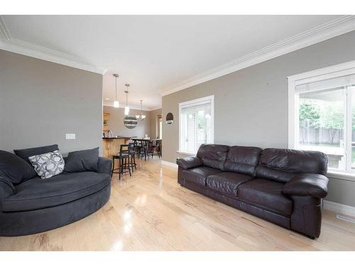 143 Laffont Way, Fort Mcmurray, AB - Indoor Photo Showing Living Room