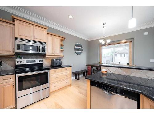 143 Laffont Way, Fort Mcmurray, AB - Indoor Photo Showing Kitchen