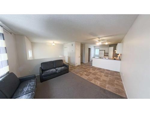 279 Mustang Road, Fort Mcmurray, AB - Indoor Photo Showing Living Room