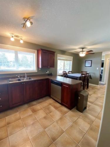 #158 15249 Twp Rd 665A Missawawi Estates Phase Ii, Lac La Biche, AB - Indoor Photo Showing Kitchen