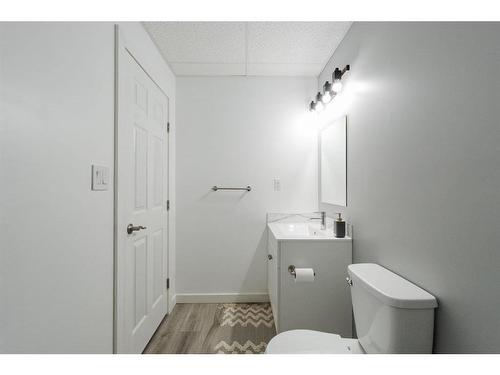 7104 Hughes Avenue, Fort Mcmurray, AB - Indoor Photo Showing Bathroom