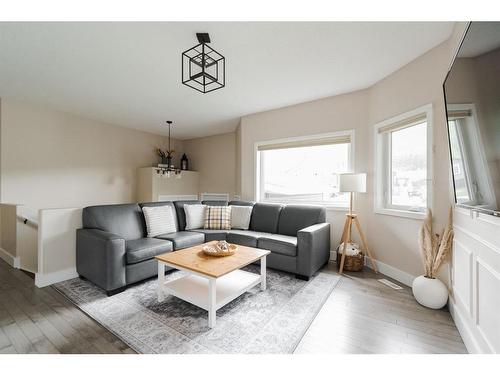 7104 Hughes Avenue, Fort Mcmurray, AB - Indoor Photo Showing Living Room