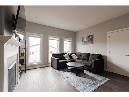 187 Prospect Drive, Fort Mcmurray, AB - Indoor Photo Showing Living Room