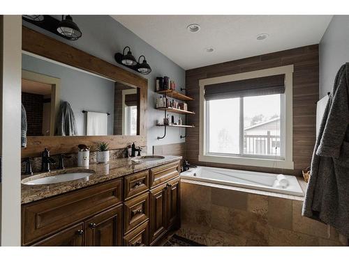 721 Timberline Drive, Fort Mcmurray, AB - Indoor Photo Showing Bathroom