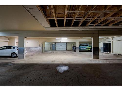 303-8026 Franklin Avenue, Fort Mcmurray, AB - Indoor Photo Showing Garage