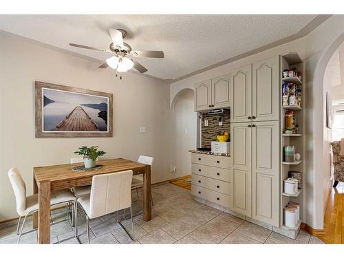 145 Brachett Crescent, Fort Mcmurray, AB - Indoor Photo Showing Dining Room