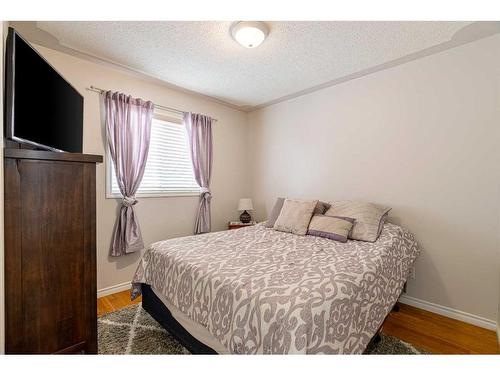 145 Brachett Crescent, Fort Mcmurray, AB - Indoor Photo Showing Bedroom