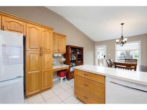 140 Waniandy Way, Fort Mcmurray, AB - Indoor Photo Showing Kitchen