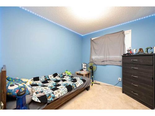 182 Leigh Crescent, Fort Mcmurray, AB - Indoor Photo Showing Bedroom