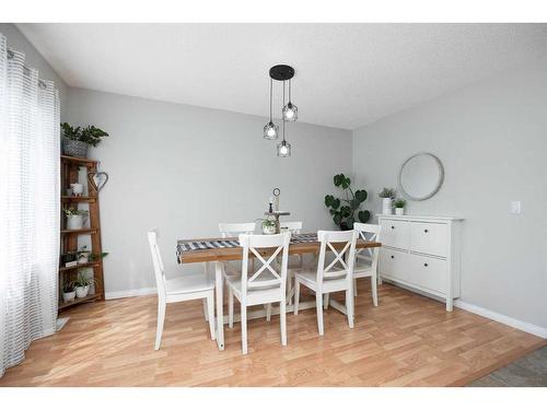 133 Campbell Crescent, Fort Mcmurray, AB - Indoor Photo Showing Dining Room