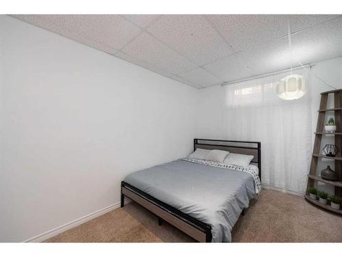 133 Campbell Crescent, Fort Mcmurray, AB - Indoor Photo Showing Bedroom