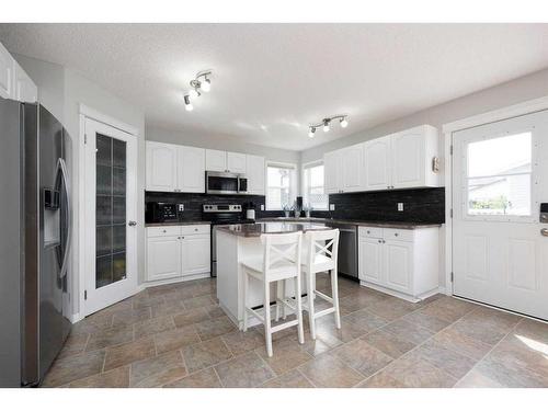 133 Campbell Crescent, Fort Mcmurray, AB - Indoor Photo Showing Kitchen