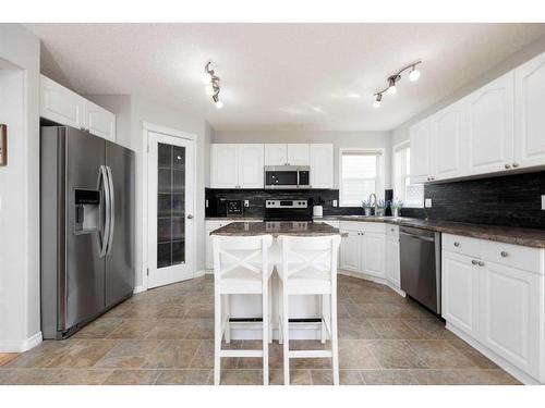 133 Campbell Crescent, Fort Mcmurray, AB - Indoor Photo Showing Kitchen