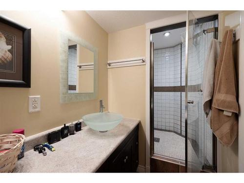357 Diefenbaker Drive, Fort Mcmurray, AB - Indoor Photo Showing Bathroom