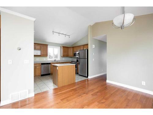 357 Diefenbaker Drive, Fort Mcmurray, AB - Indoor Photo Showing Kitchen