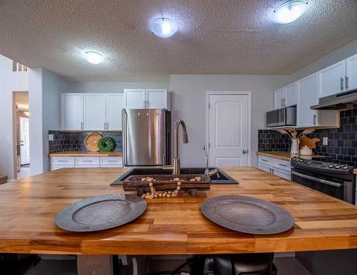 129 Paulson Street, Fort Mcmurray, AB - Indoor Photo Showing Kitchen