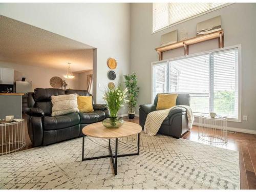 129 Paulson Street, Fort Mcmurray, AB - Indoor Photo Showing Living Room