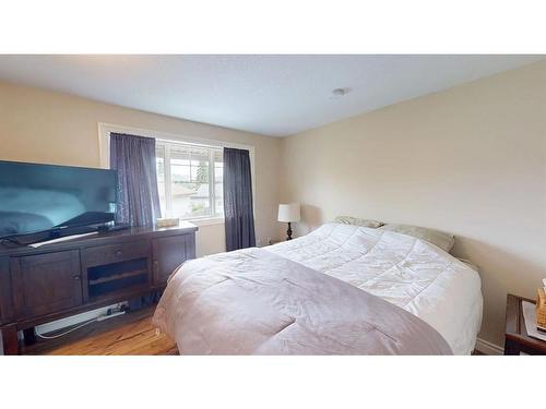 229 Athabasca Avenue, Fort Mcmurray, AB - Indoor Photo Showing Bedroom