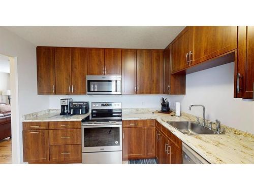 229 Athabasca Avenue, Fort Mcmurray, AB - Indoor Photo Showing Kitchen