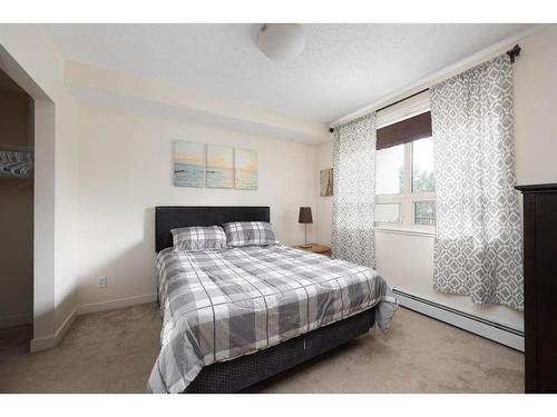 1216-204 Sparrow Hawk Drive, Fort Mcmurray, AB - Indoor Photo Showing Bedroom