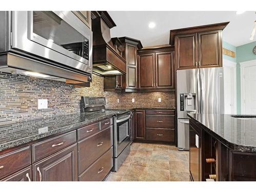 635 Heritage Drive, Fort Mcmurray, AB - Indoor Photo Showing Kitchen With Upgraded Kitchen