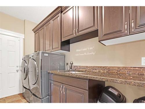 635 Heritage Drive, Fort Mcmurray, AB - Indoor Photo Showing Laundry Room