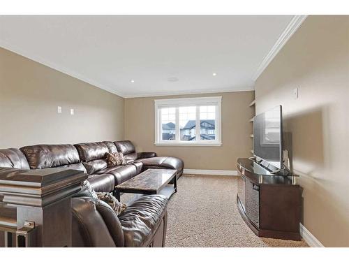 635 Heritage Drive, Fort Mcmurray, AB - Indoor Photo Showing Living Room