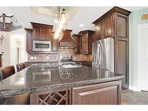 635 Heritage Drive, Fort Mcmurray, AB - Indoor Photo Showing Kitchen With Double Sink With Upgraded Kitchen