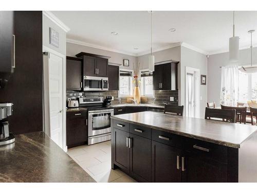 423 Killdeer Way, Fort Mcmurray, AB - Indoor Photo Showing Kitchen With Upgraded Kitchen